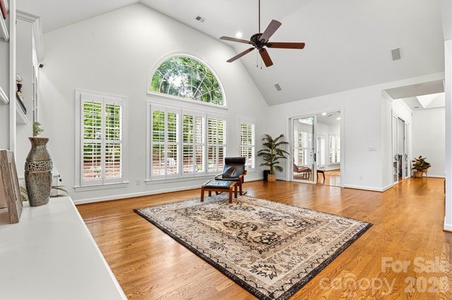 5028 Foxbriar Trail, Charlotte, NC 28269