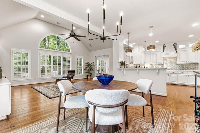 5028 Foxbriar Trail, Charlotte, NC 28269