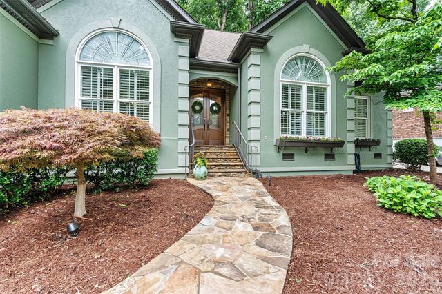 5028 Foxbriar Trail, Charlotte, NC 28269