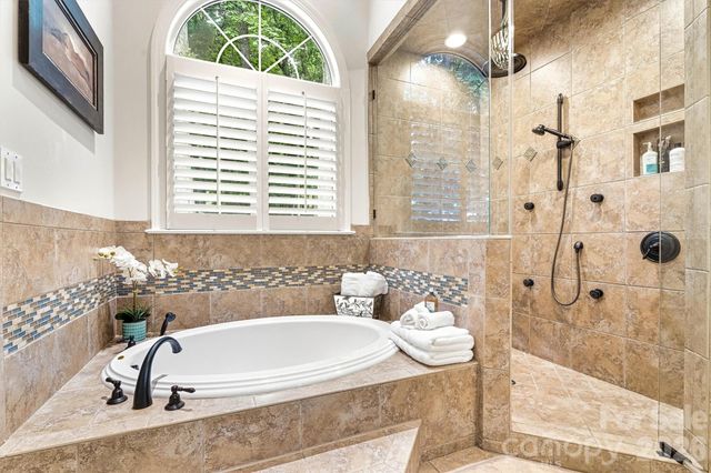 5028 Foxbriar Trail, Charlotte, NC 28269