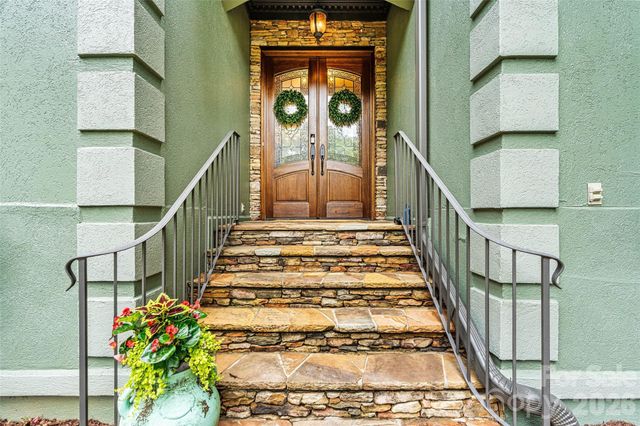 5028 Foxbriar Trail, Charlotte, NC 28269