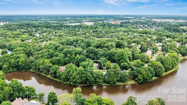5028 Foxbriar Trail, Charlotte, NC 28269