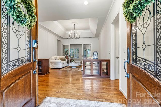 5028 Foxbriar Trail, Charlotte, NC 28269
