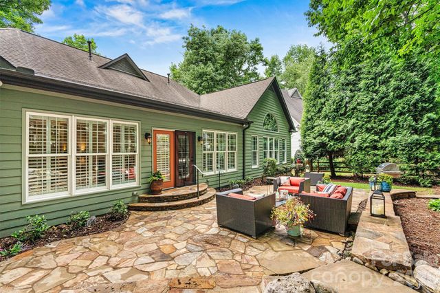 5028 Foxbriar Trail, Charlotte, NC 28269