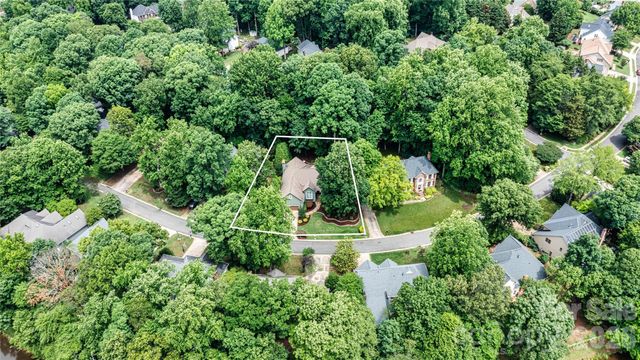 5028 Foxbriar Trail, Charlotte, NC 28269