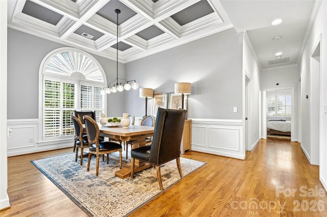 5028 Foxbriar Trail, Charlotte, NC 28269