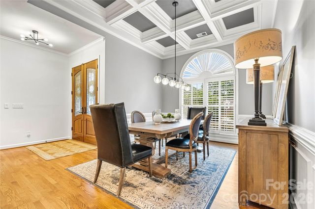 5028 Foxbriar Trail, Charlotte, NC 28269