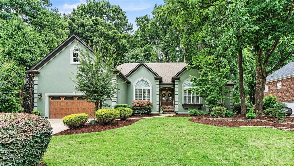 5028 Foxbriar Trail, Charlotte, NC 28269