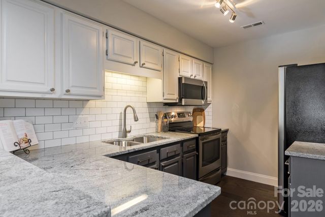 5001 Sharon Road C, Charlotte, NC 28210