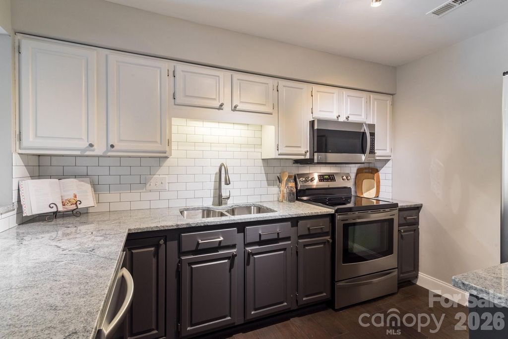5001 Sharon Road C, Charlotte, NC 28210