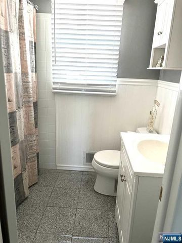 16 Manito Avenue, Oakland, NJ 07436