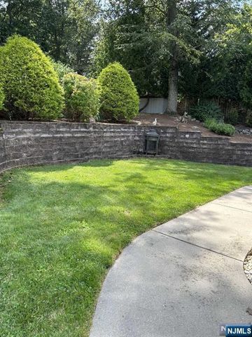 16 Manito Avenue, Oakland, NJ 07436