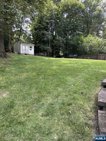 16 Manito Avenue, Oakland, NJ 07436