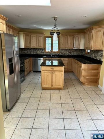 16 Manito Avenue, Oakland, NJ 07436