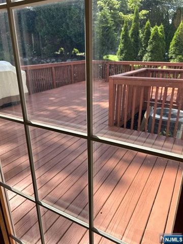 16 Manito Avenue, Oakland, NJ 07436