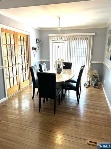16 Manito Avenue, Oakland, NJ 07436