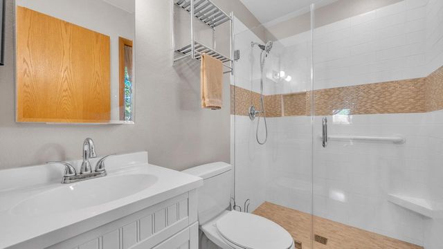 1160 W 19th AVENUE, Oshkosh, WI 54902