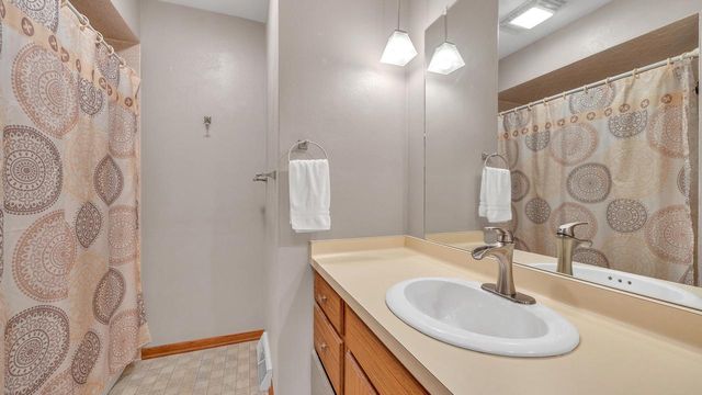 1160 W 19th AVENUE, Oshkosh, WI 54902