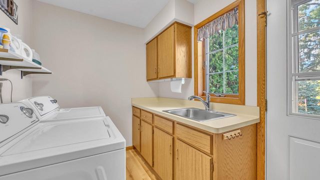 1160 W 19th AVENUE, Oshkosh, WI 54902