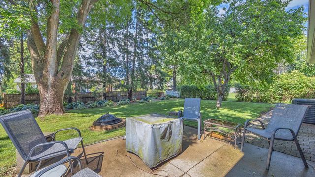 1160 W 19th AVENUE, Oshkosh, WI 54902