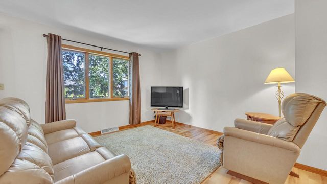 1160 W 19th AVENUE, Oshkosh, WI 54902