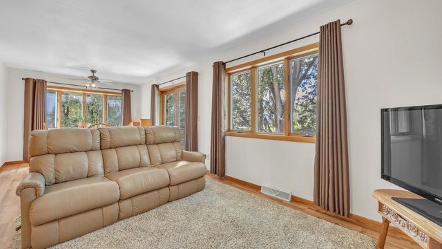 1160 W 19th AVENUE, Oshkosh, WI 54902