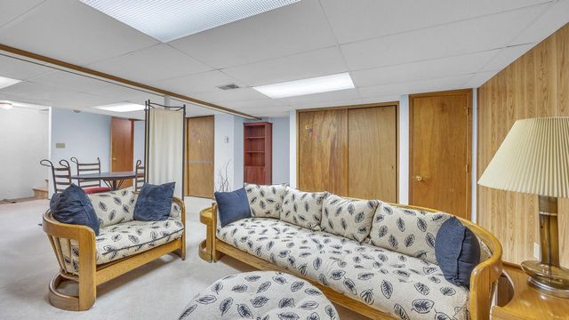 1160 W 19th AVENUE, Oshkosh, WI 54902