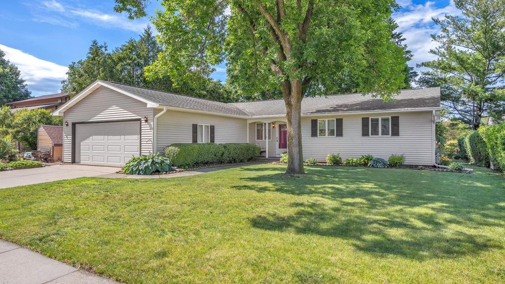 1160 W 19th AVENUE, Oshkosh, WI 54902