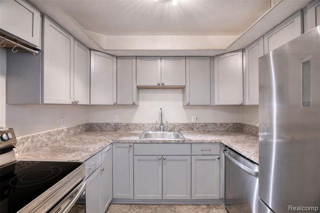 1850 Axtell Drive 2, Troy, MI 48084