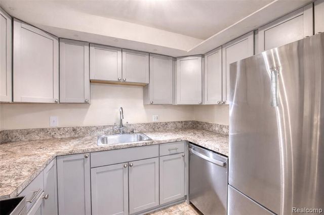 1850 Axtell Drive 2, Troy, MI 48084