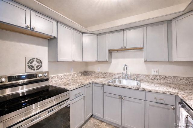 1850 Axtell Drive 2, Troy, MI 48084