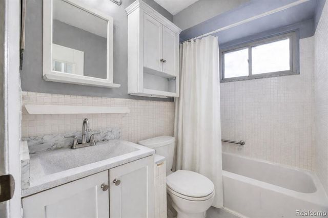 1850 Axtell Drive 2, Troy, MI 48084