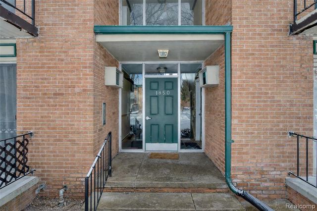 1850 Axtell Drive 2, Troy, MI 48084