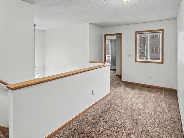 665 Kingfisher Lane E, Woodbury, MN 55125