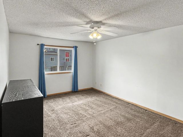 665 Kingfisher Lane E, Woodbury, MN 55125