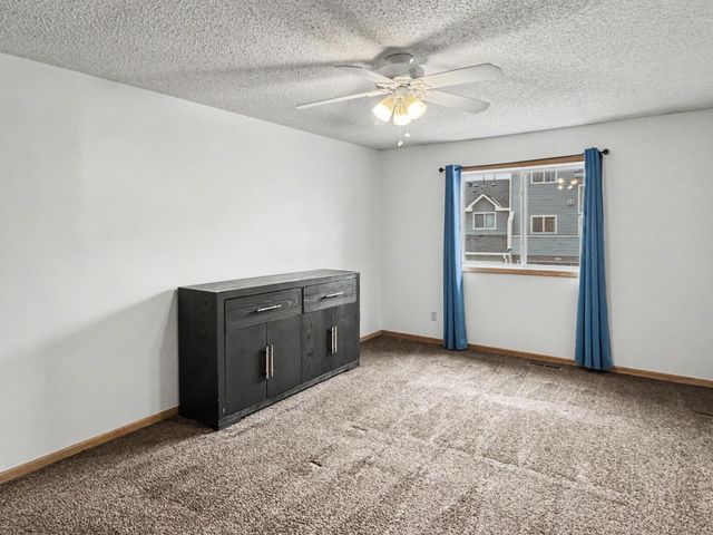 665 Kingfisher Lane E, Woodbury, MN 55125