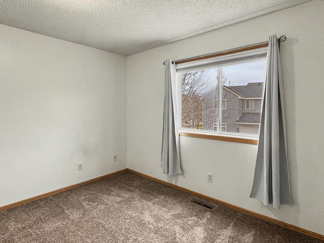665 Kingfisher Lane E, Woodbury, MN 55125