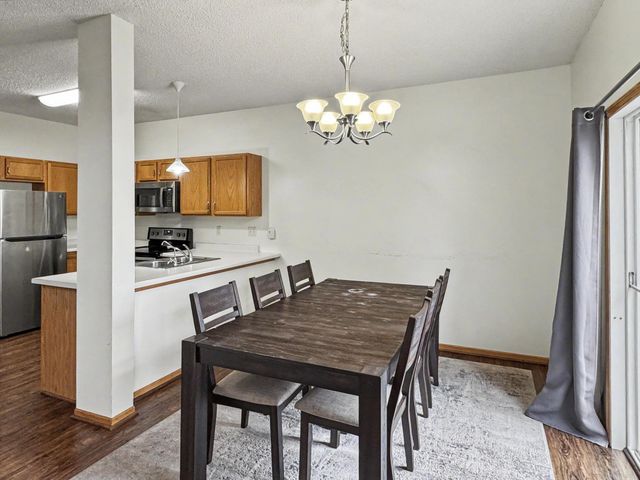 665 Kingfisher Lane E, Woodbury, MN 55125