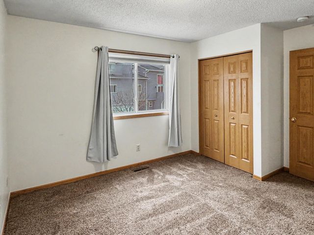 665 Kingfisher Lane E, Woodbury, MN 55125