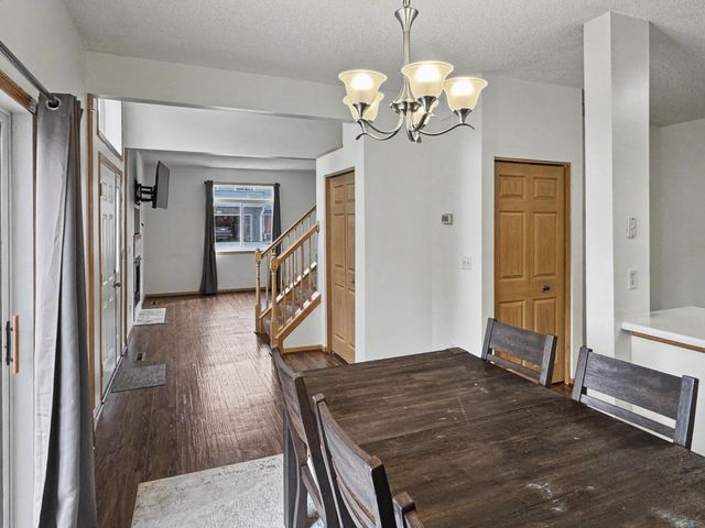 665 Kingfisher Lane E, Woodbury, MN 55125
