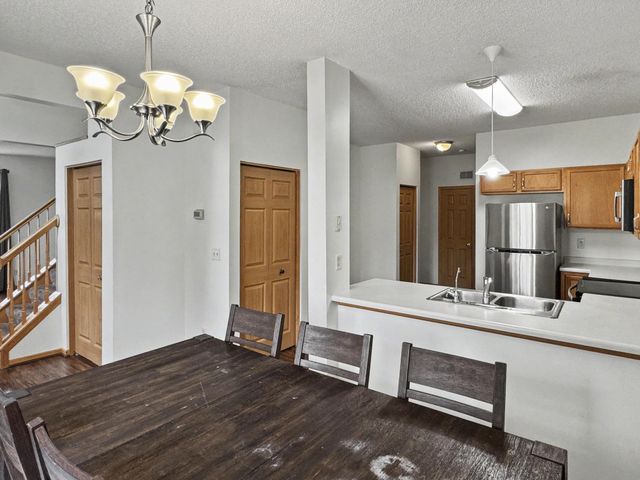 665 Kingfisher Lane E, Woodbury, MN 55125