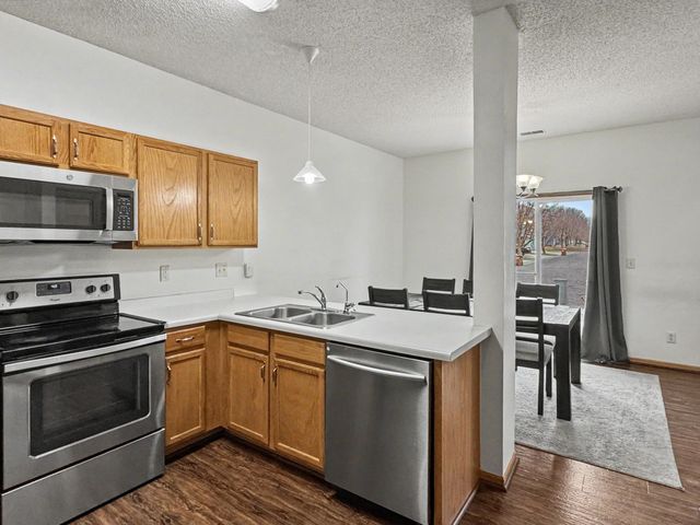 665 Kingfisher Lane E, Woodbury, MN 55125