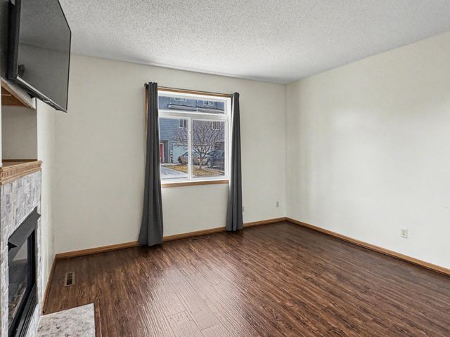 665 Kingfisher Lane E, Woodbury, MN 55125