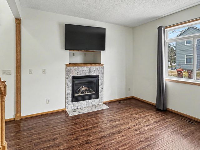 665 Kingfisher Lane E, Woodbury, MN 55125