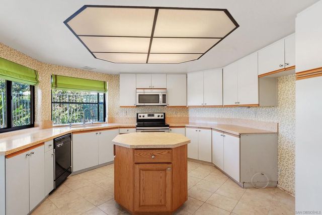 18228 Corte De Casares, San Diego, CA 92128