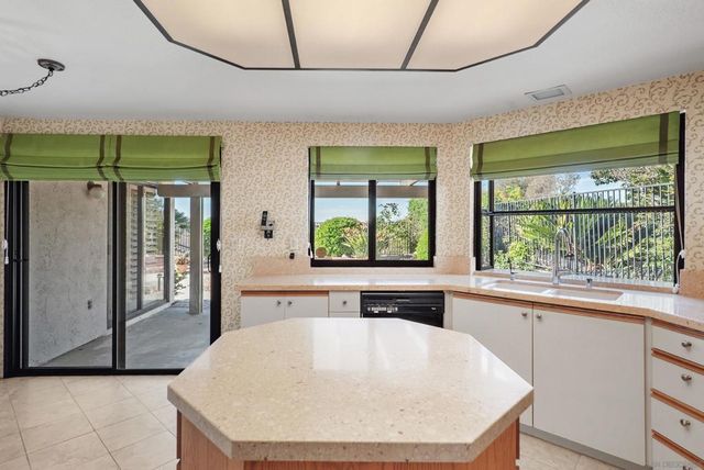 18228 Corte De Casares, San Diego, CA 92128