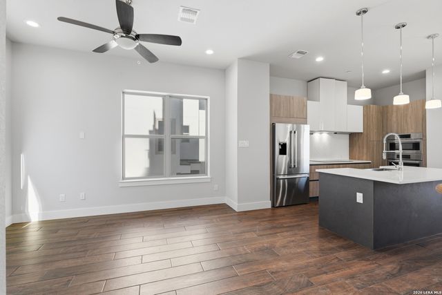 1817 N Saint Marys St Unit 301, San Antonio, TX 78212