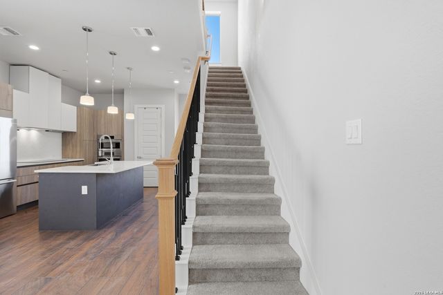 1817 N Saint Marys St Unit 301, San Antonio, TX 78212