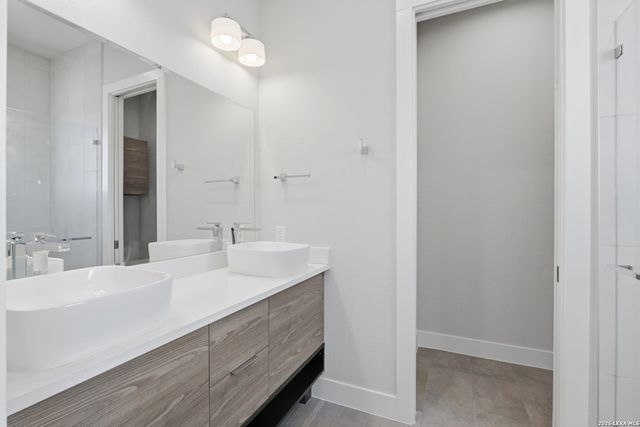 1817 N Saint Marys St Unit 301, San Antonio, TX 78212