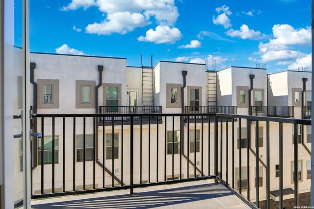 1817 N Saint Marys St Unit 301, San Antonio, TX 78212